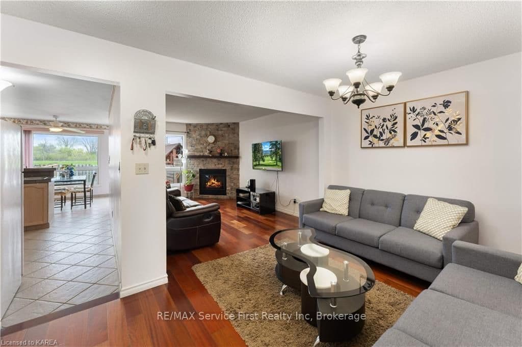 371 MALABAR Drive photo 3