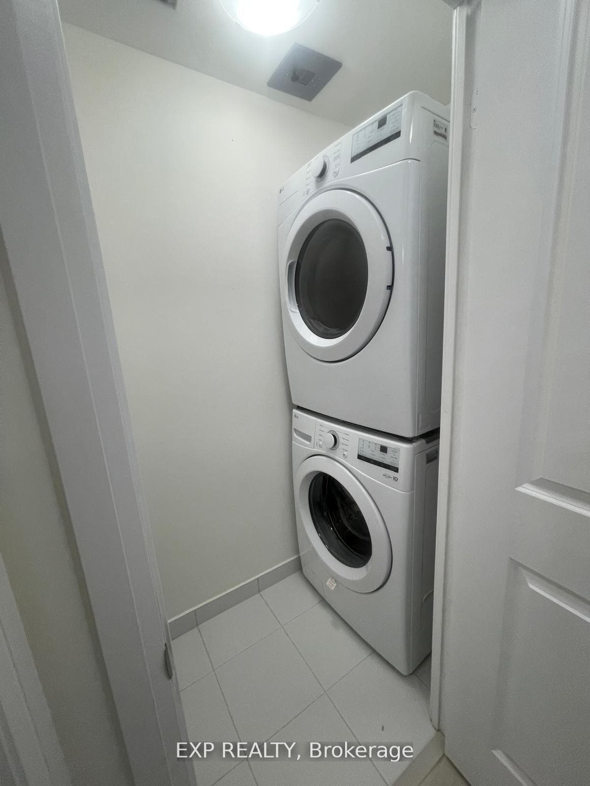 3260 Sheppard Avenue Unit 806 photo 10