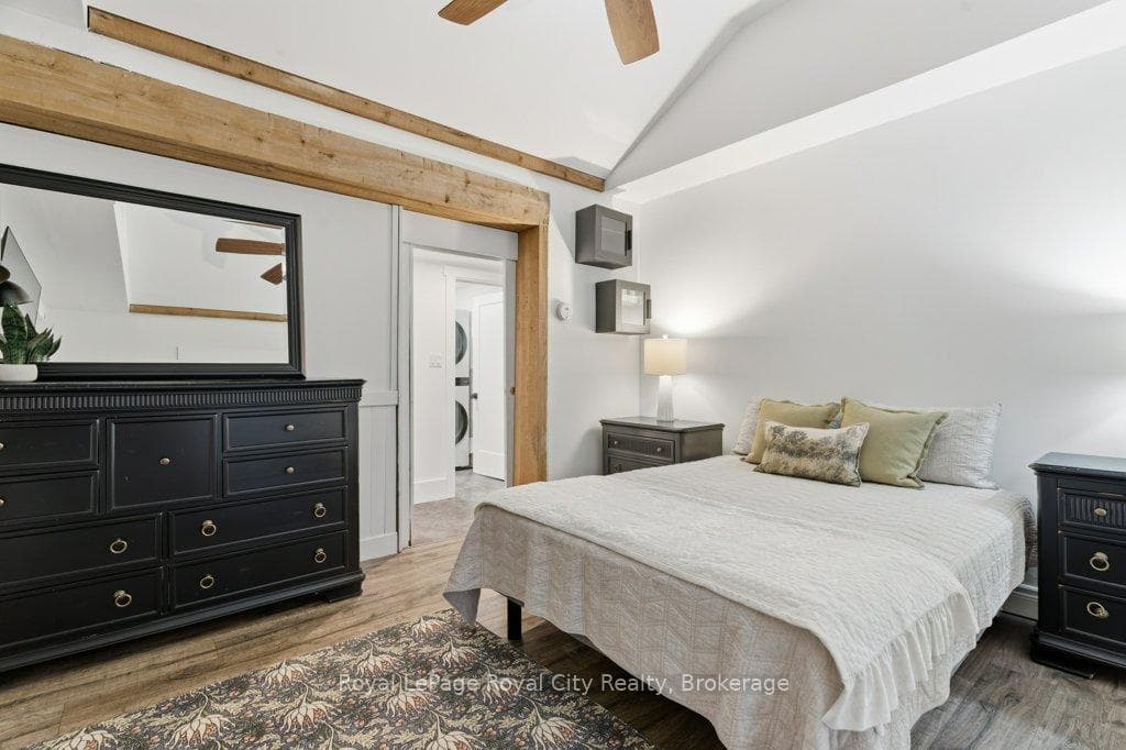 554 Woolwich Street photo 27