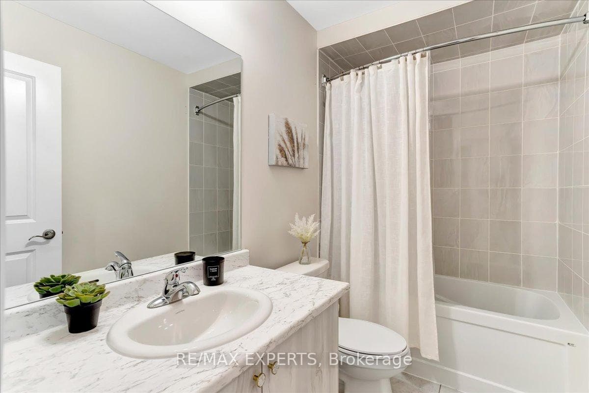 72 Lorne Thomas Place photo 40
