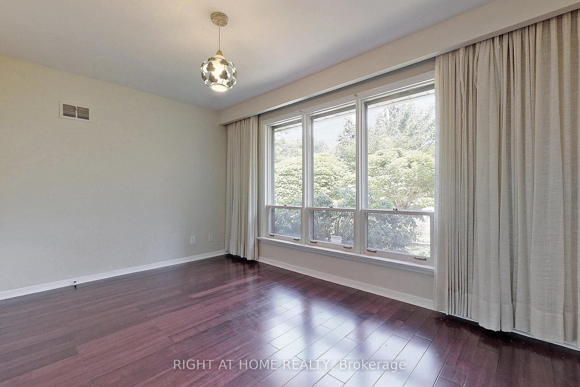 42 Denmark Crescent photo 12
