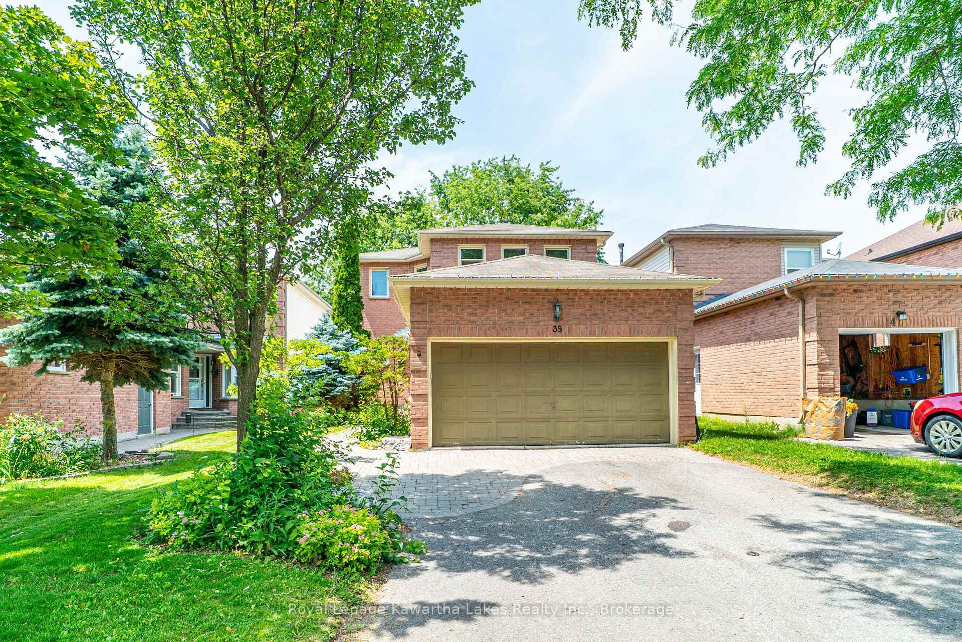 38 Lipton Crescent photo 1