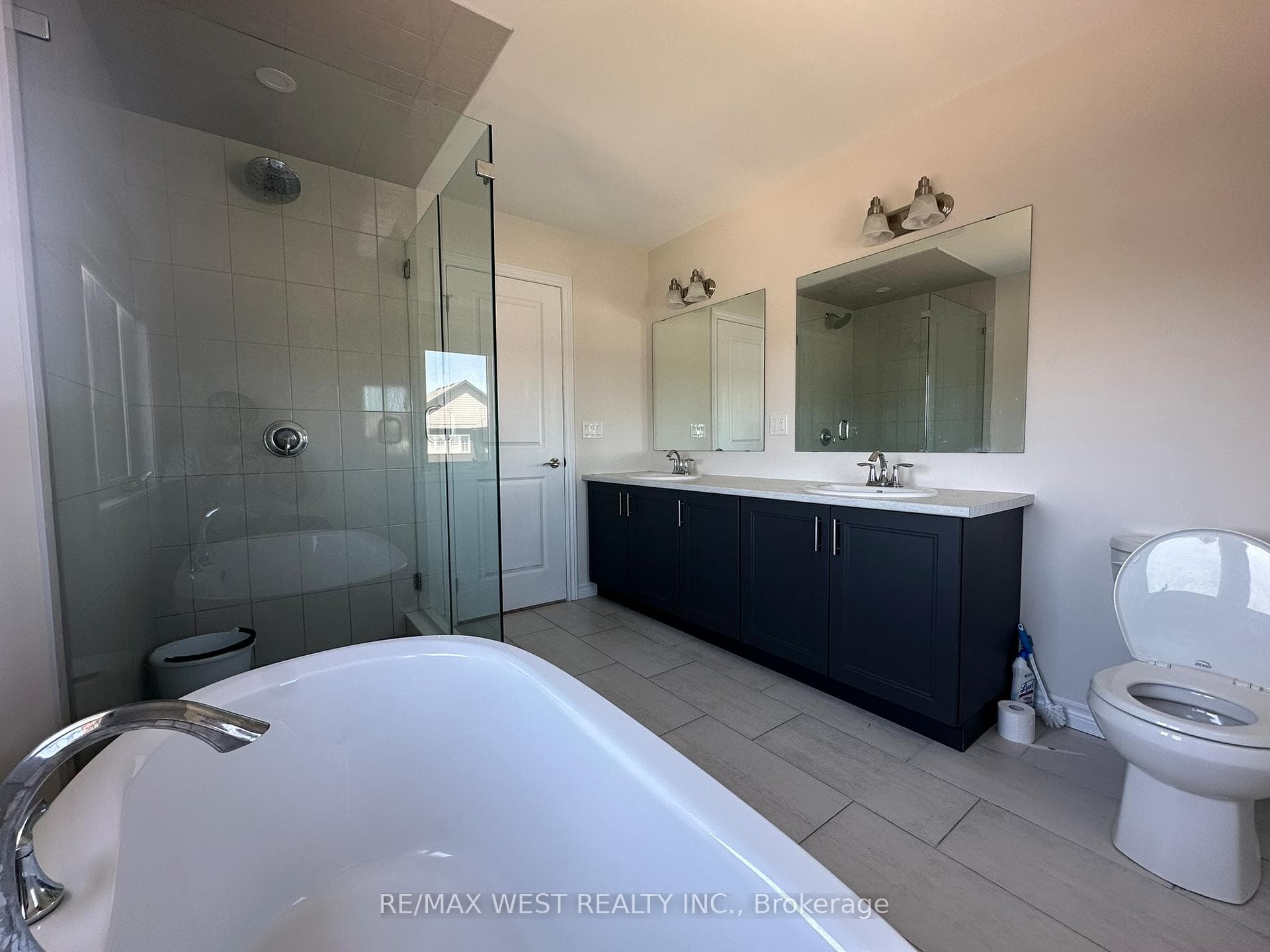 243 O Neil Street photo 17