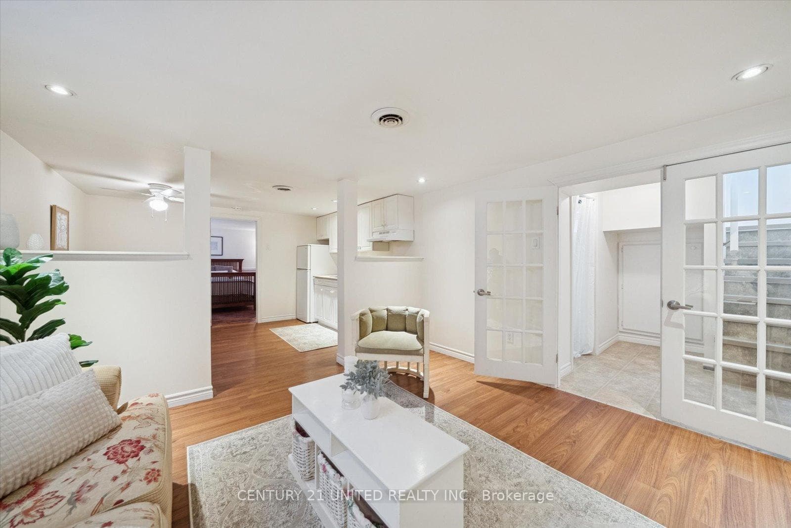 420 Mckellar Street photo 24