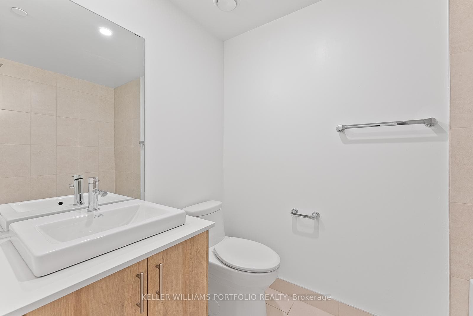 1195 The Queensway Street Unit 411 photo 15