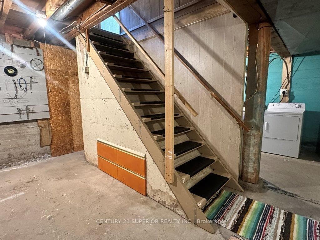 183 McKirdy Ave photo 27