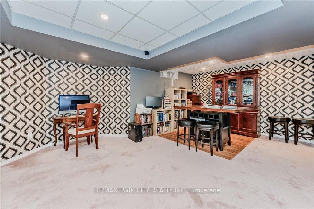 583 THORNDALE Drive photo 24