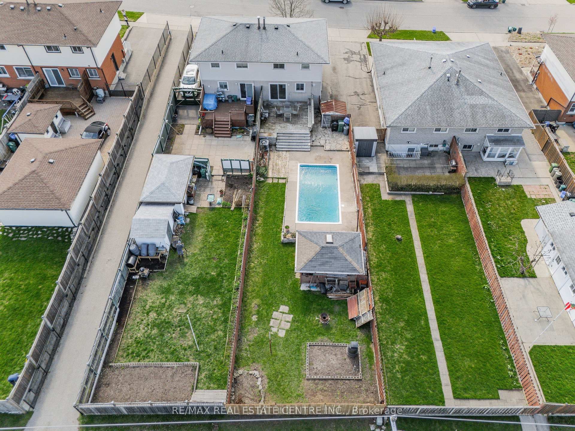97 Moffat Drive photo 33