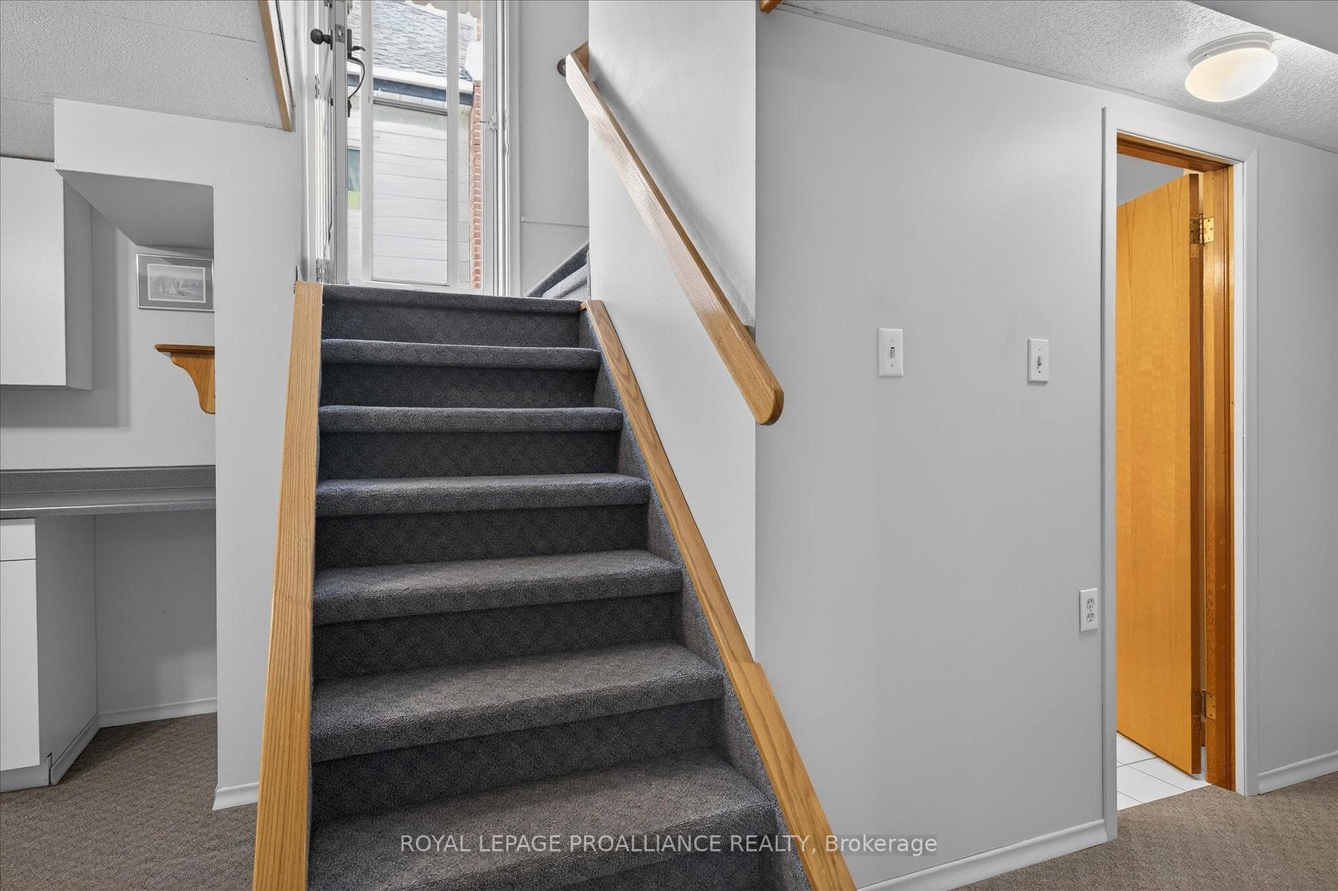 733 Cameron Street photo 24