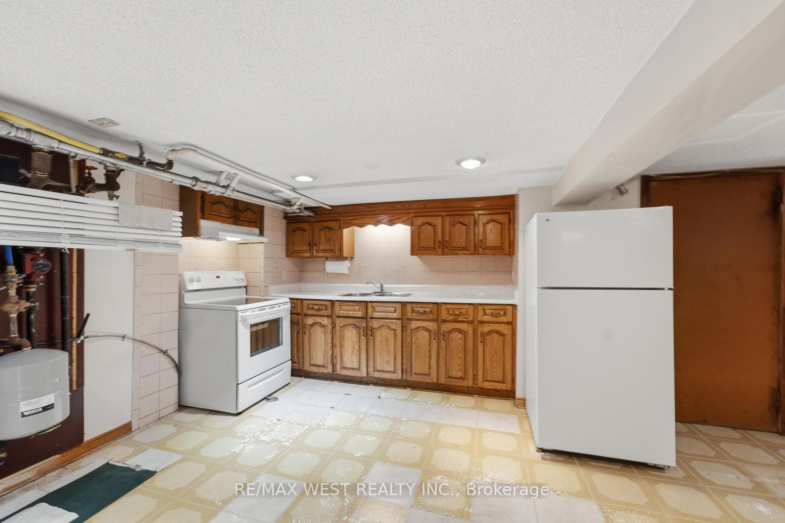 280 Westmount Avenue photo 41