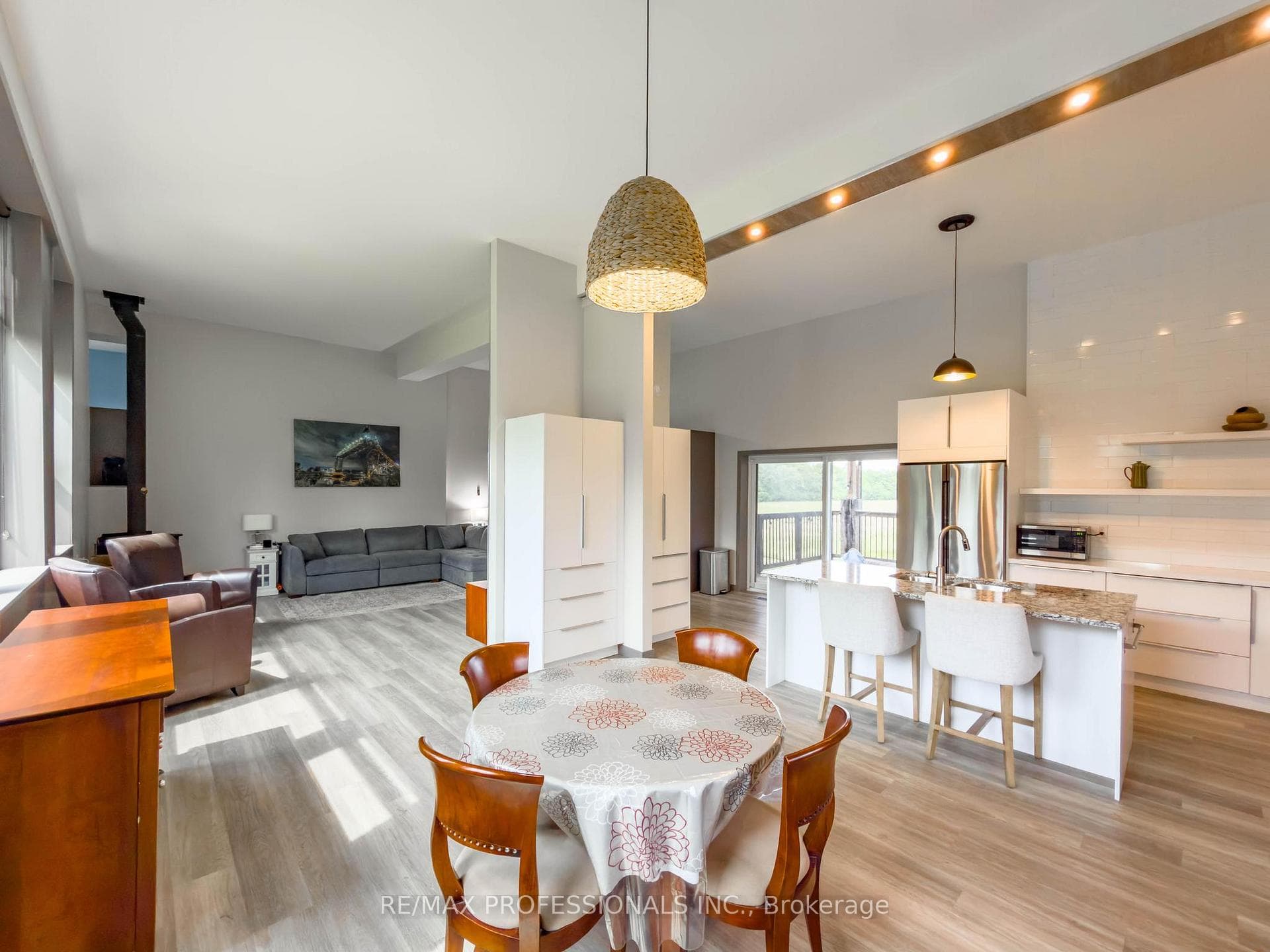1744 Ridgemount Road photo 12