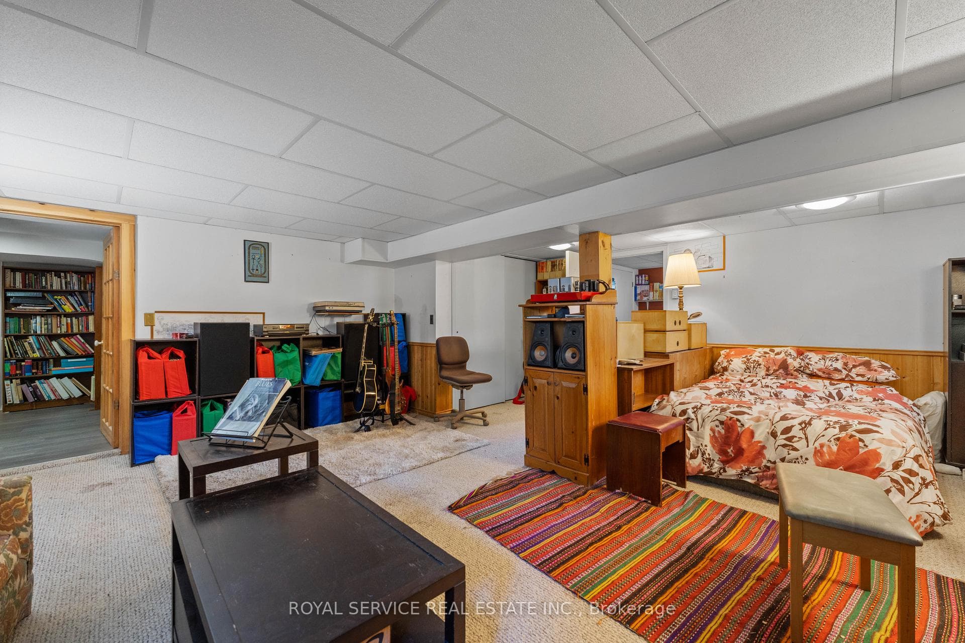 664 Hayden Crescent photo 22
