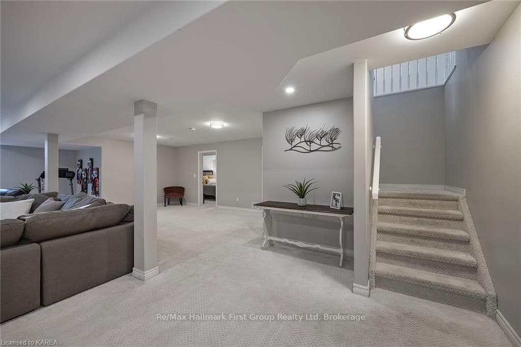 108 HICKORY Grove photo 32