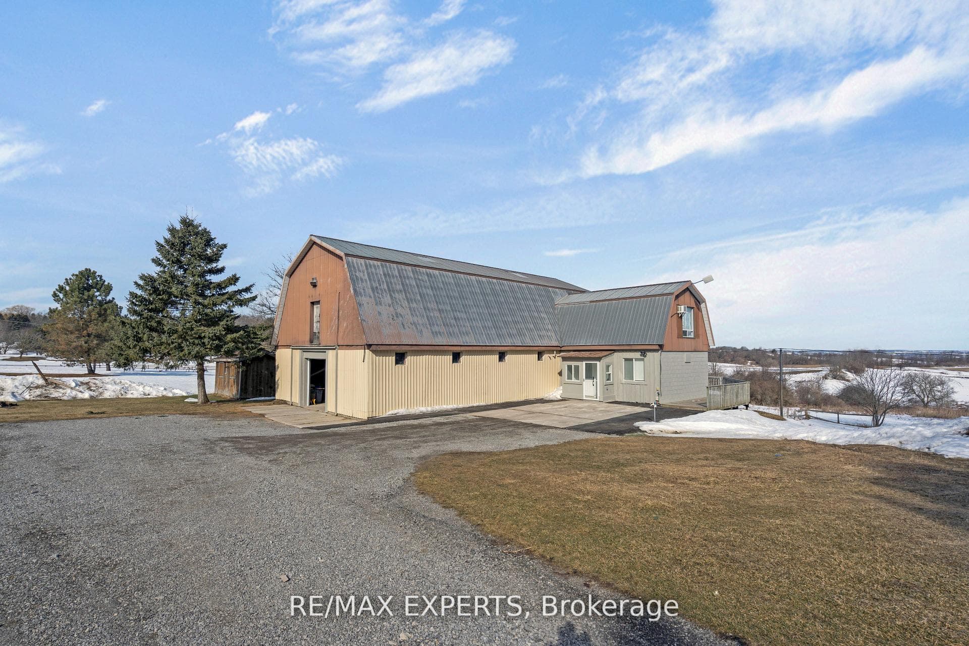 5780 17th Side Road photo 4