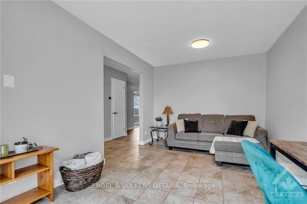 783 EASTVALE Drive photo 12