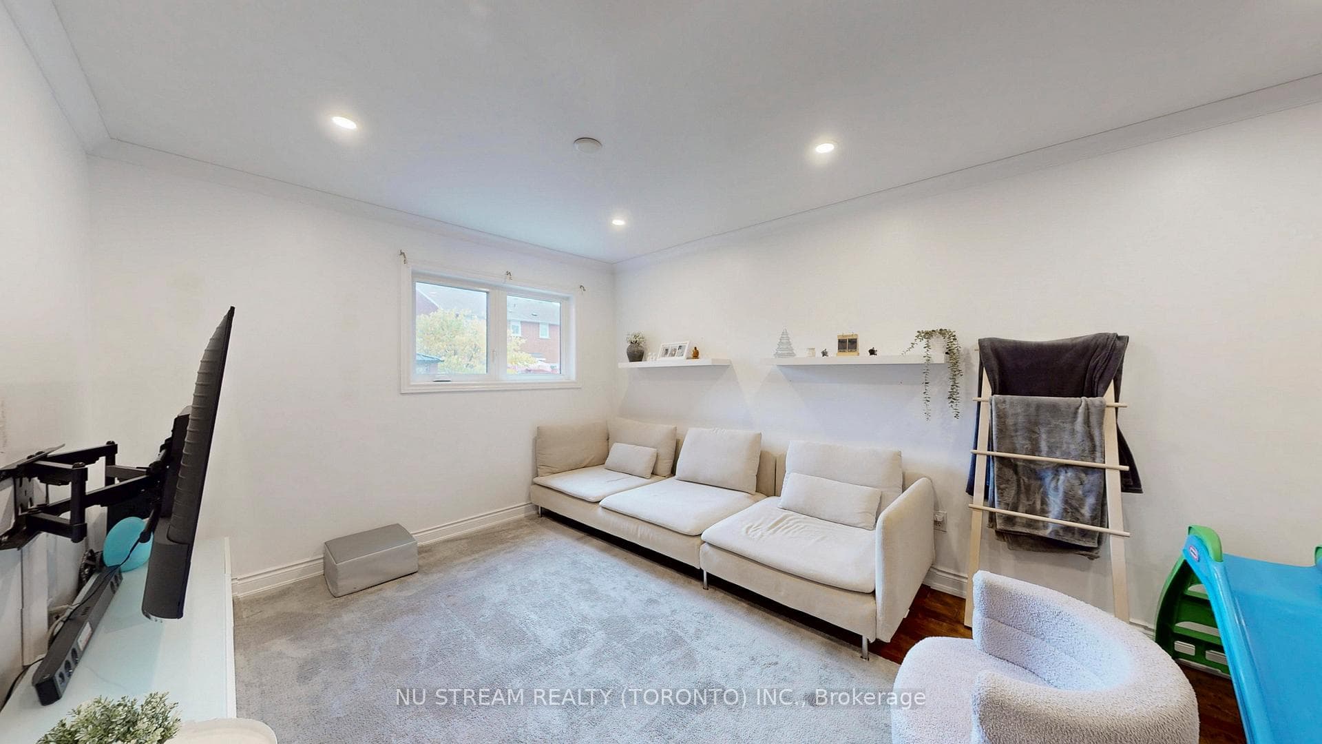 3926 Hazelridge Road photo 6