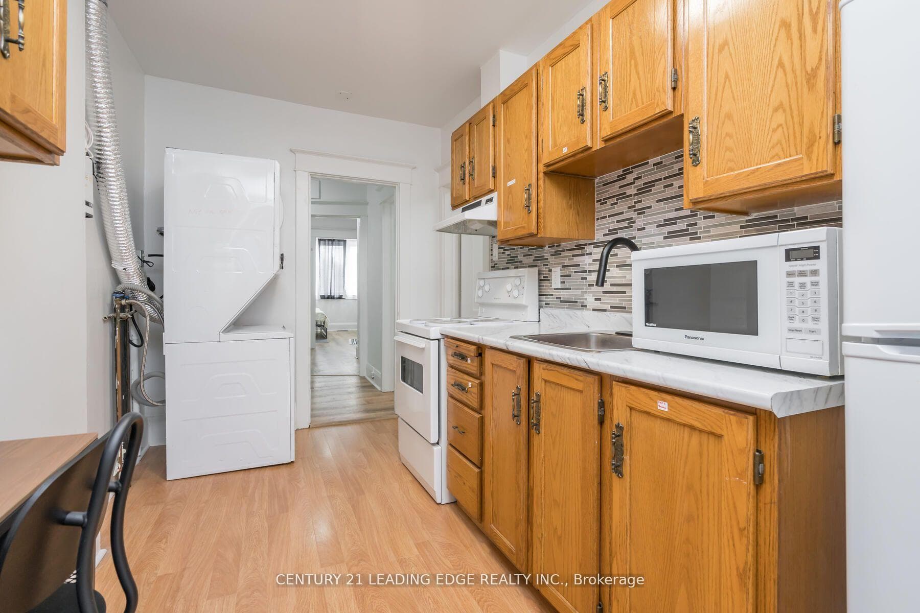 946 Kingston Road Unit Upper photo 11