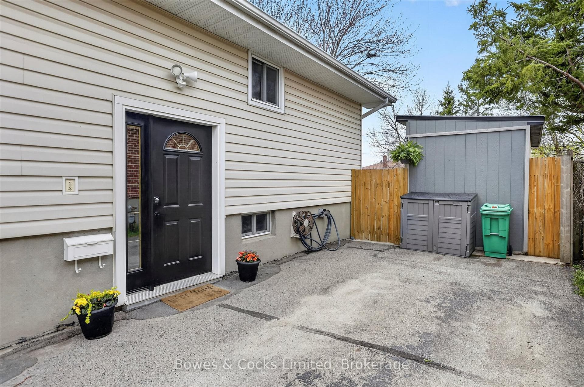 832 Cameron Street photo 3