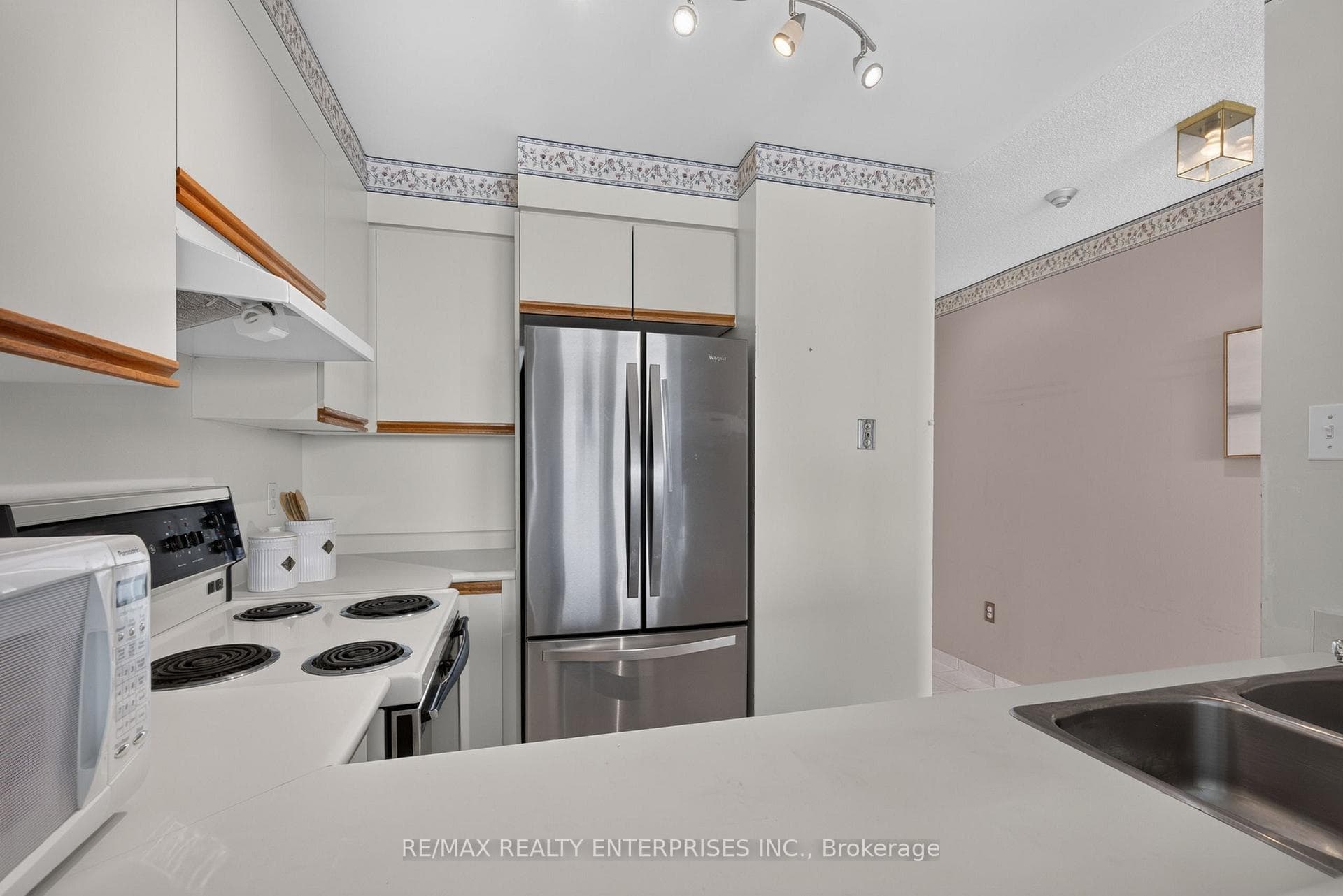 2177 Burnhamthorpe Road Unit 1412 photo 10