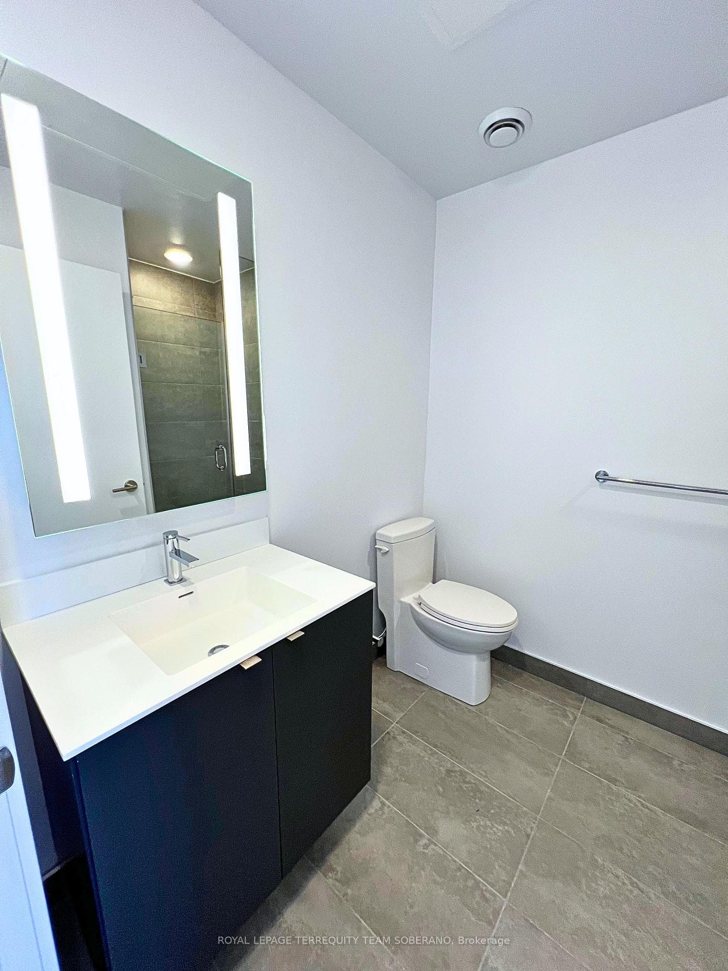 500 Dupont Street Unit 819 photo 19