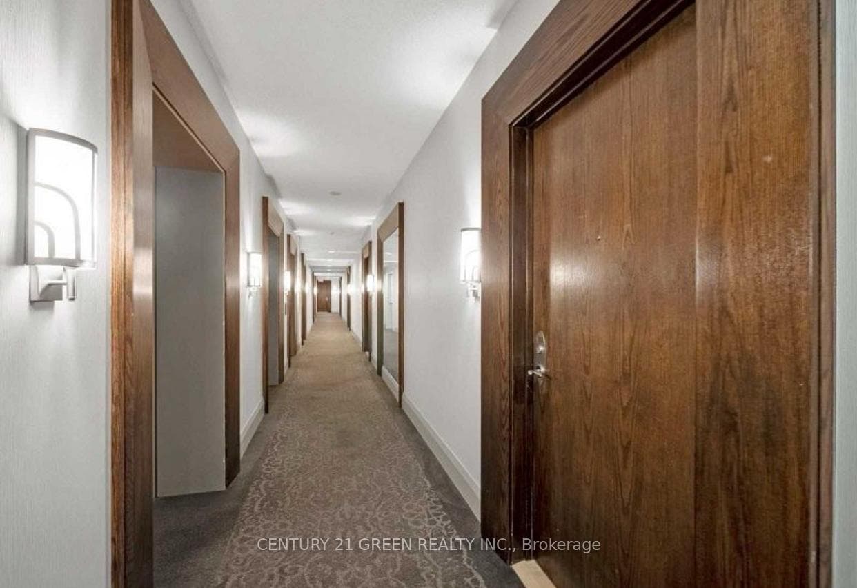 438 Richmond Street Unit 819 photo 6