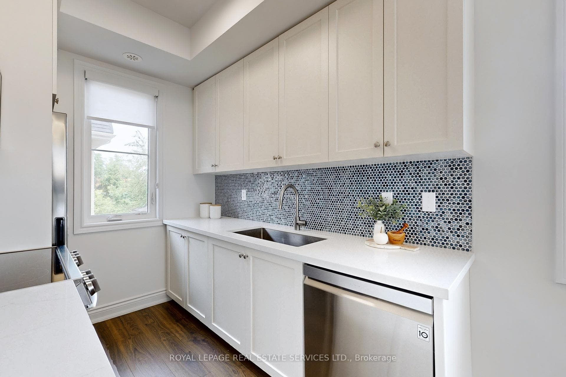 370 Hopewell Avenue Unit 221 photo 12