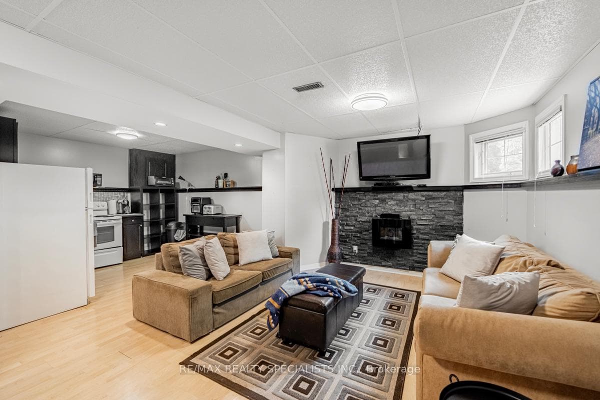 17 Banting Road photo 23