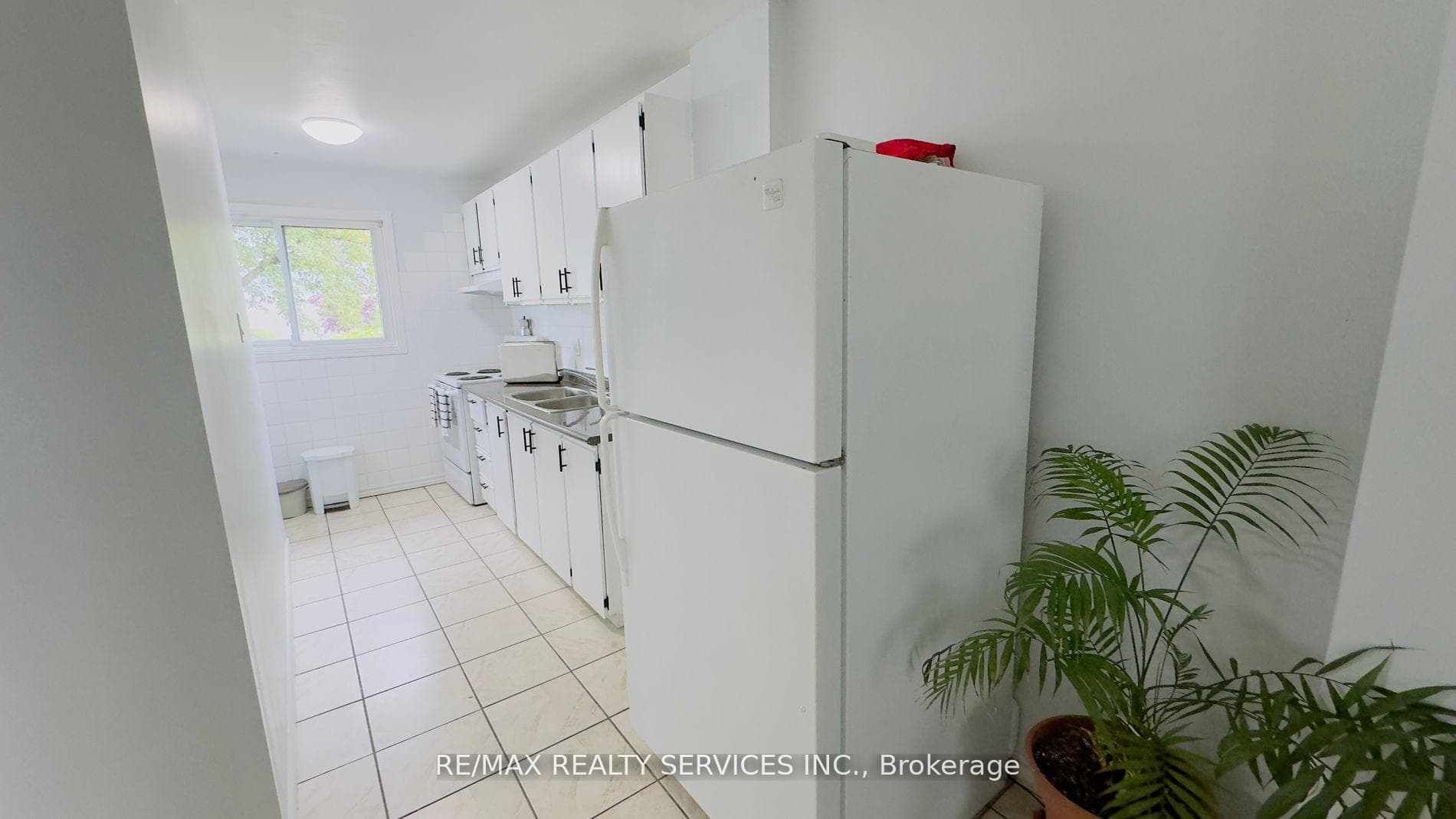45 Grand Rapids Square photo 8