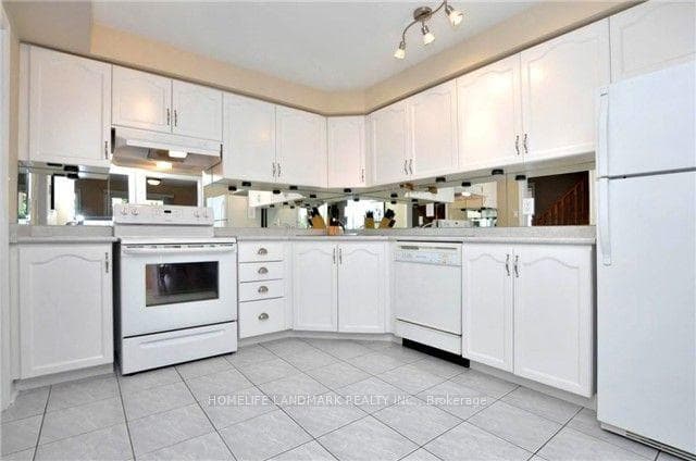 48 Widdifield Avenue photo 6
