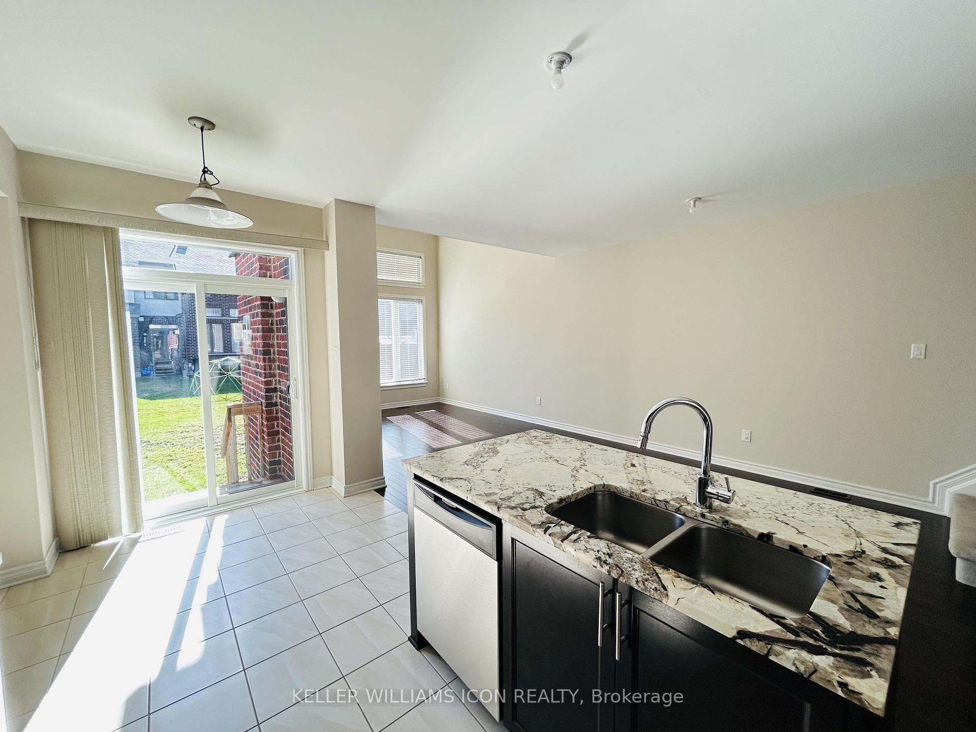 726 Guardian Grove photo 5