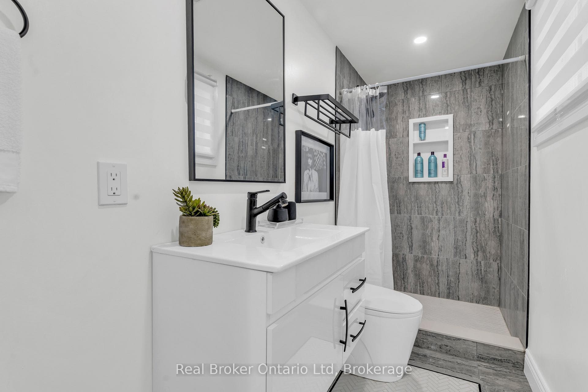 445 Moore Street photo 7
