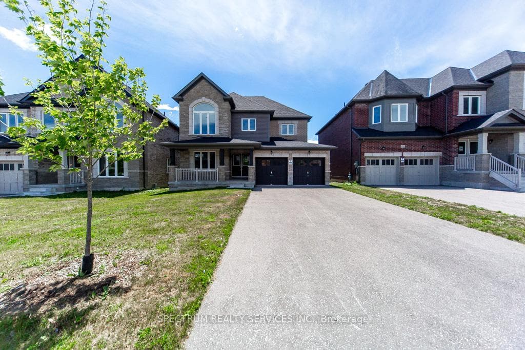 1389 Stovell Crescent photo 2