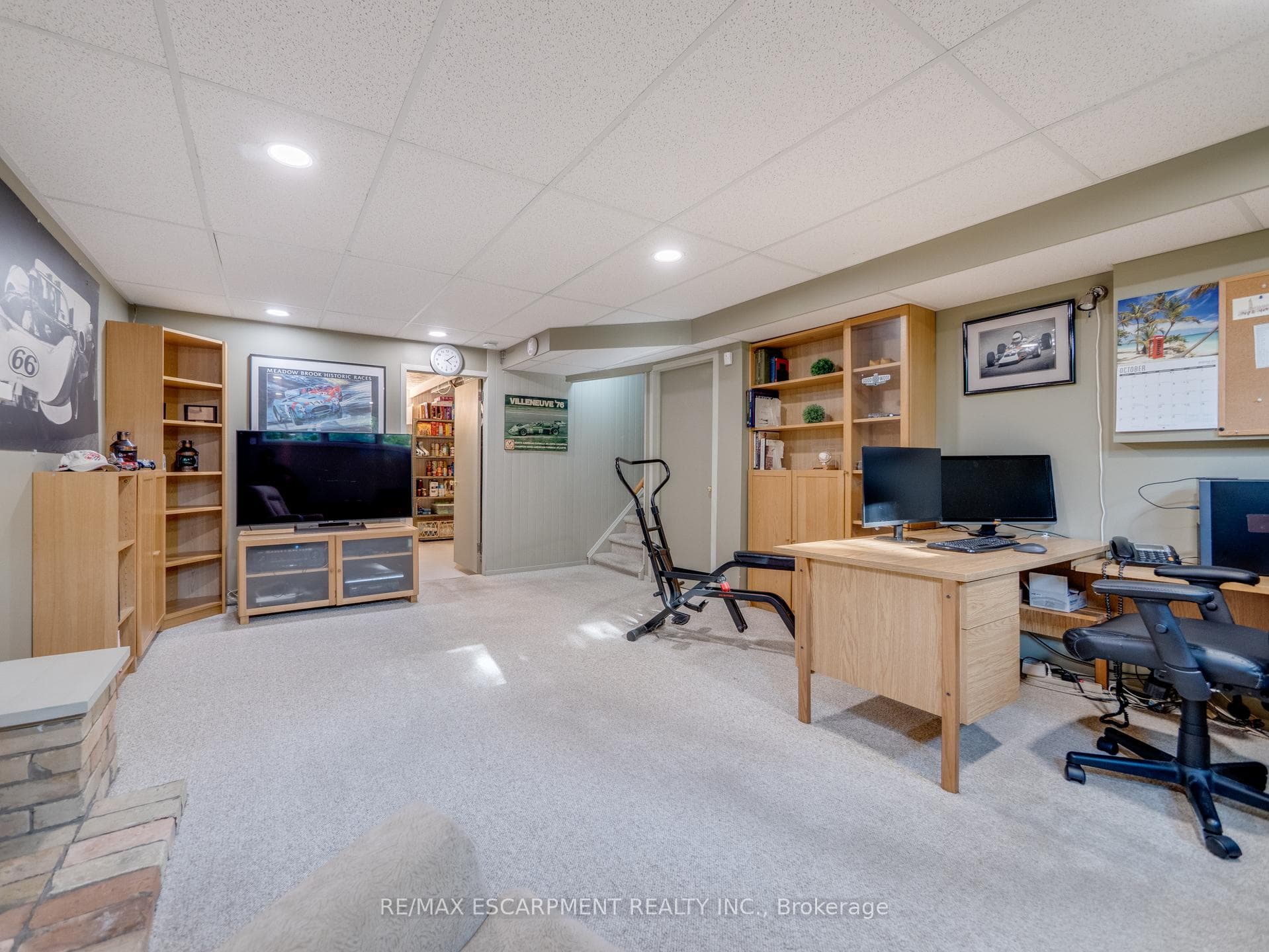 1040 Dowland Crescent photo 32