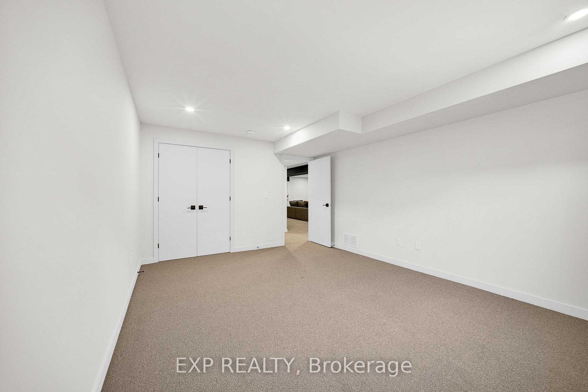 708 Wooler Place photo 31