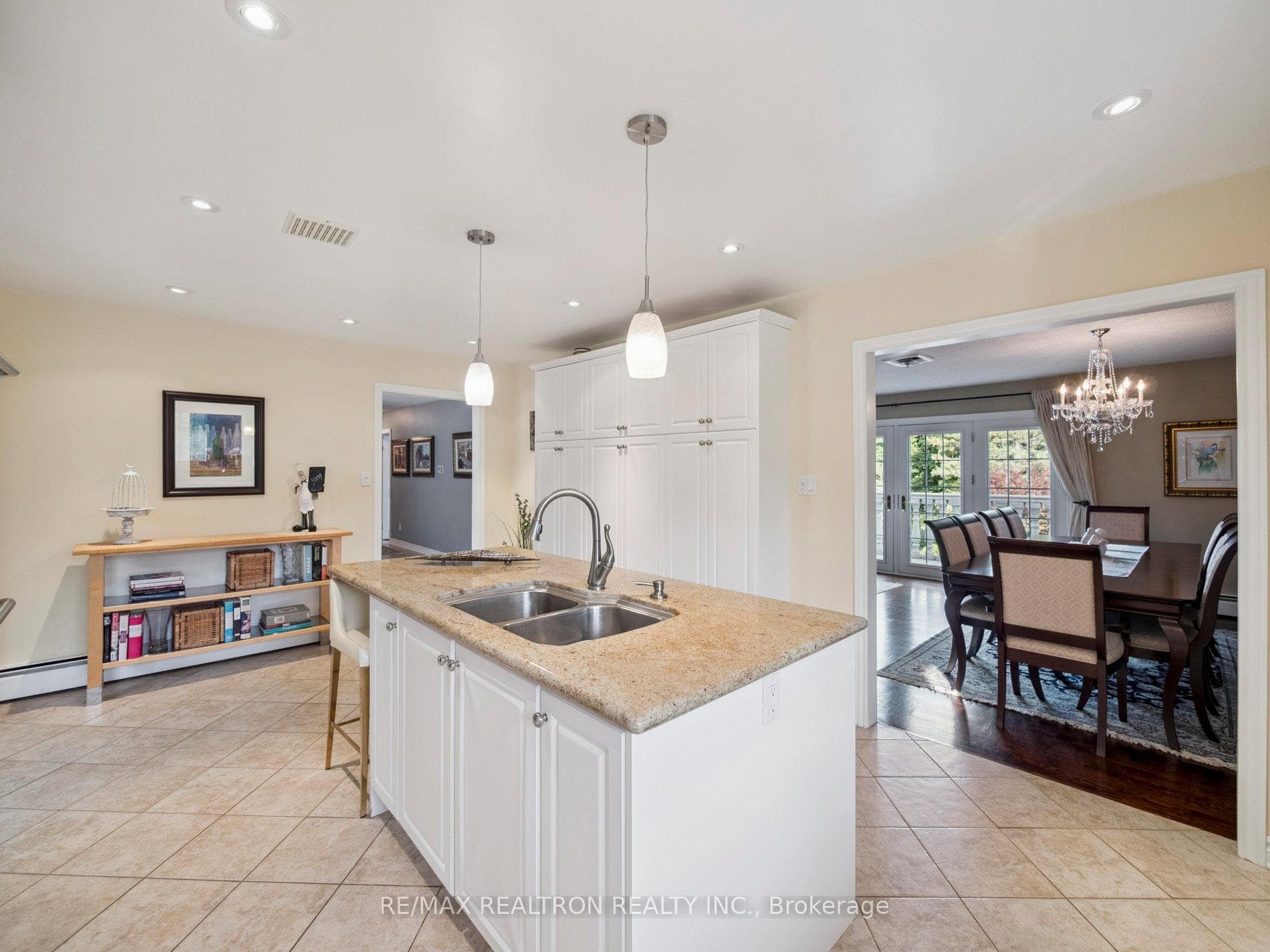 668 Mount Albert Road photo 11