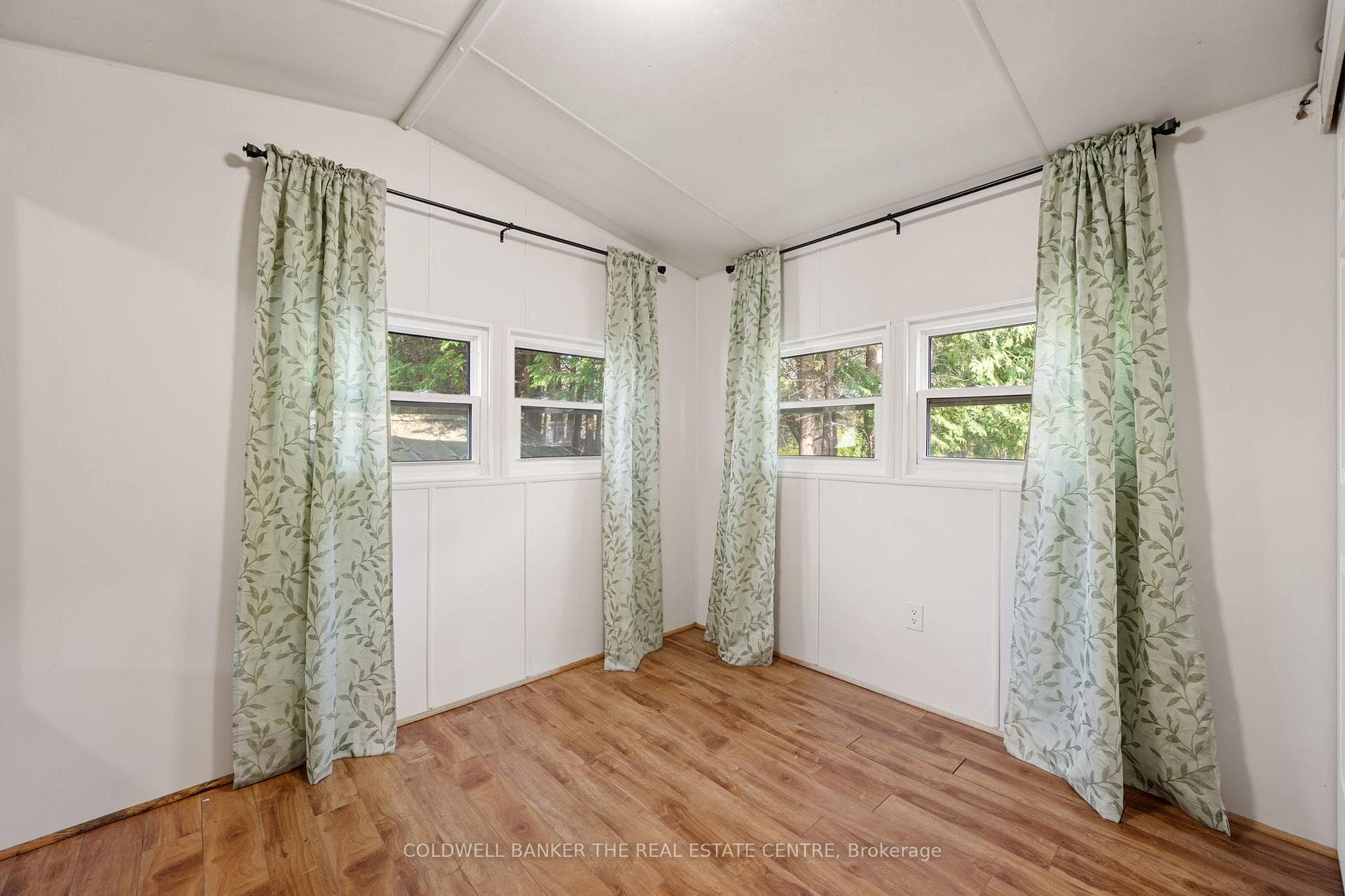 285 Crydermans Side Road Unit 327 photo 10
