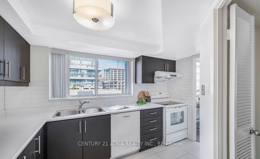 44 Gerrard Street Unit 1206 photo 4