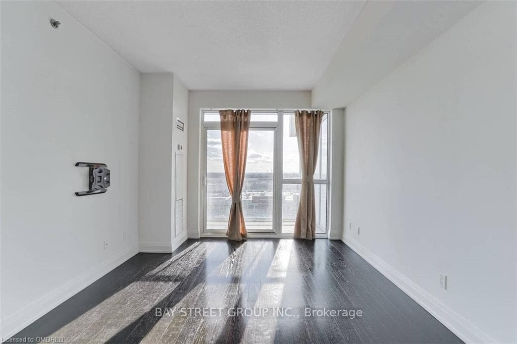 65 Speers Road Unit 710 photo 8