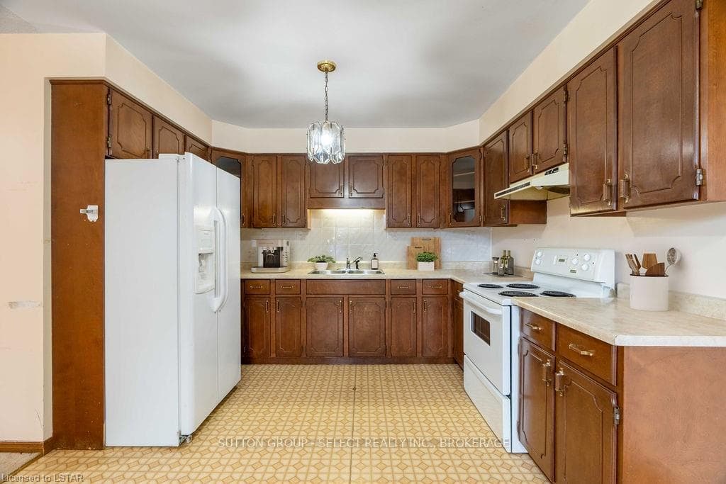 176 SPENCE Drive photo 5