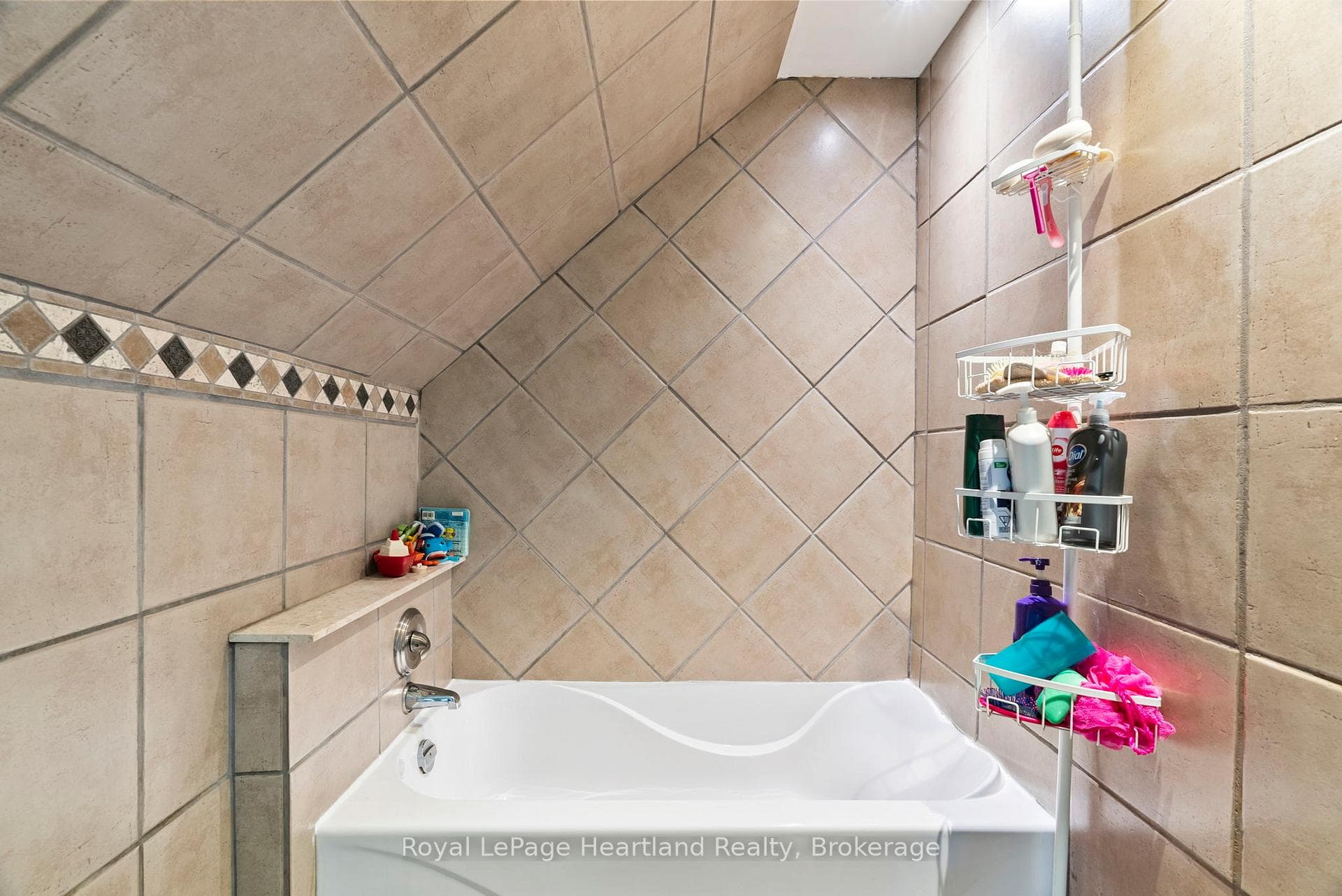 555 RAGLAN Street photo 27