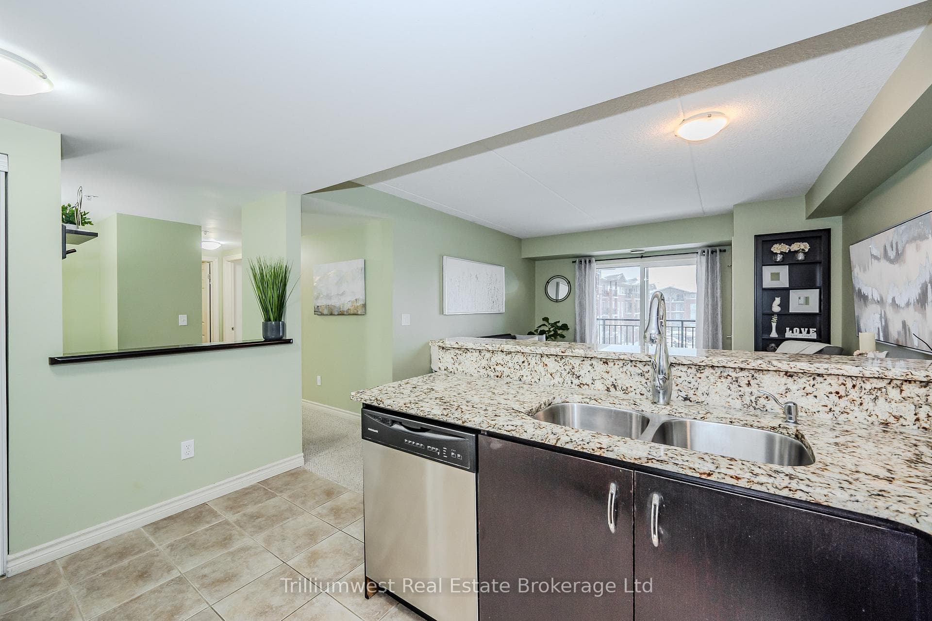 41 GOODWIN Drive Unit 307 photo 15