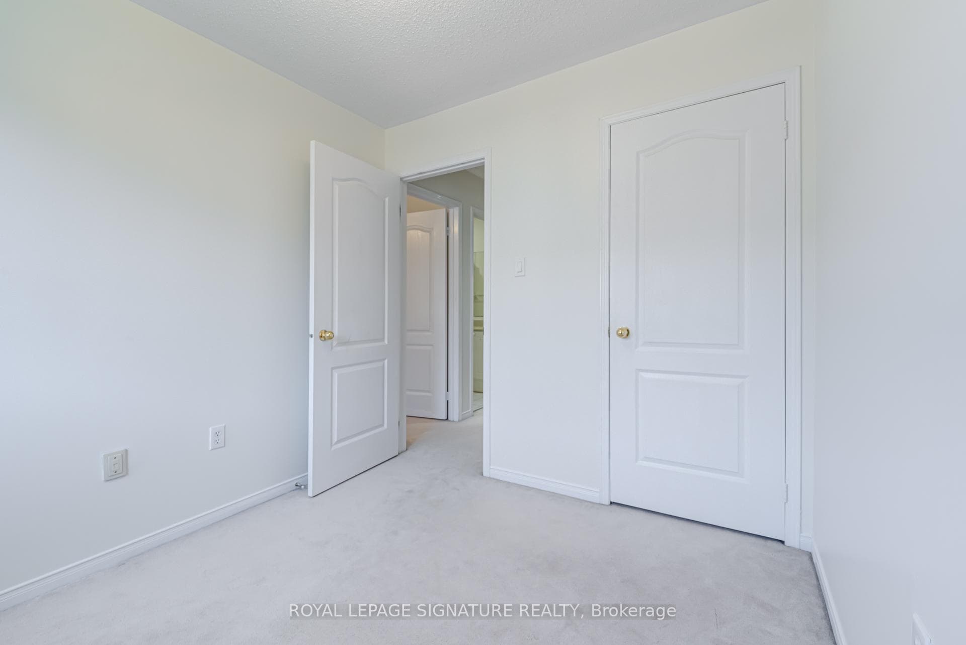 5530 Glen Erin Drive Unit 137 photo 21