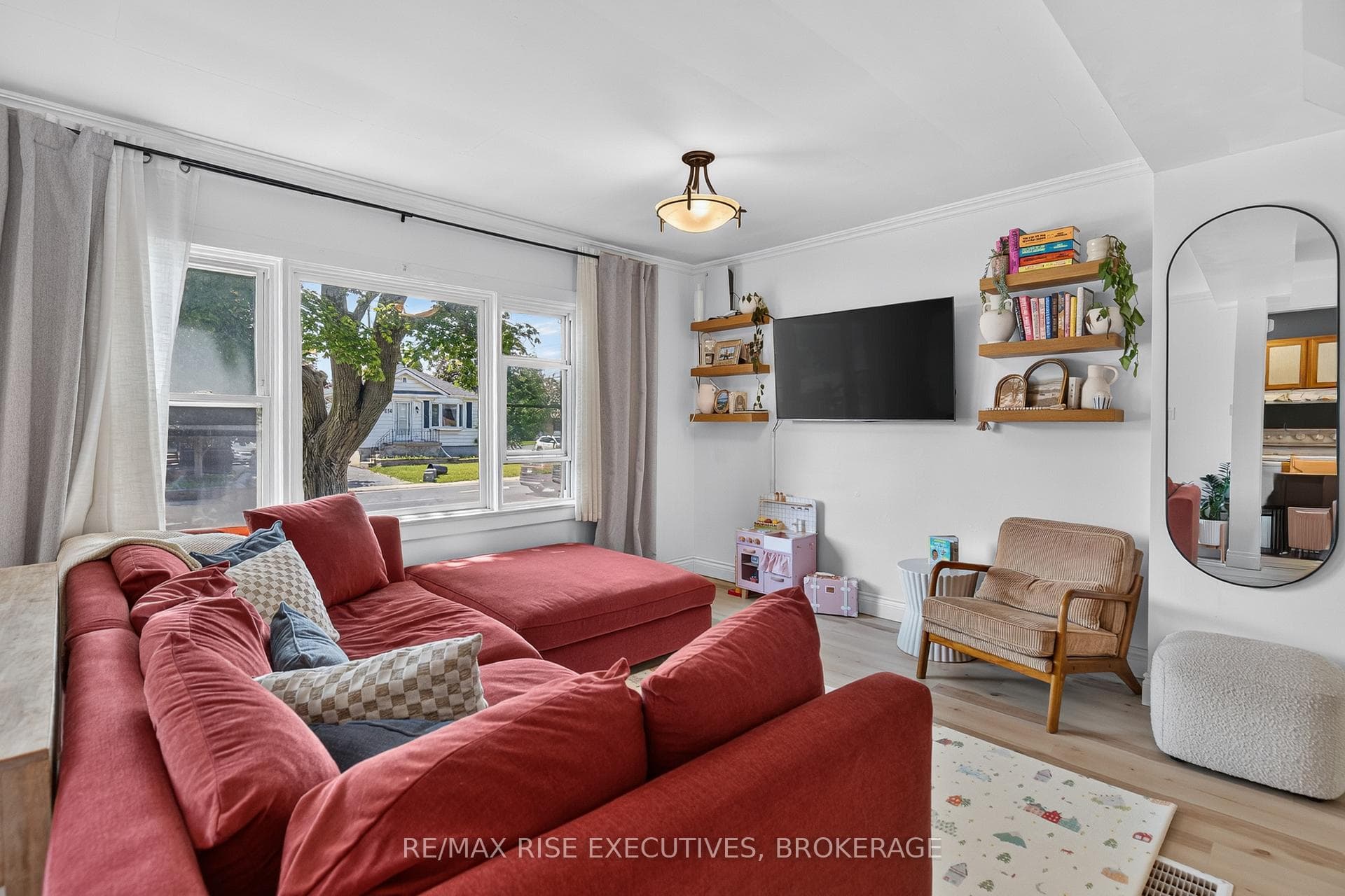807 Brock Street photo 21