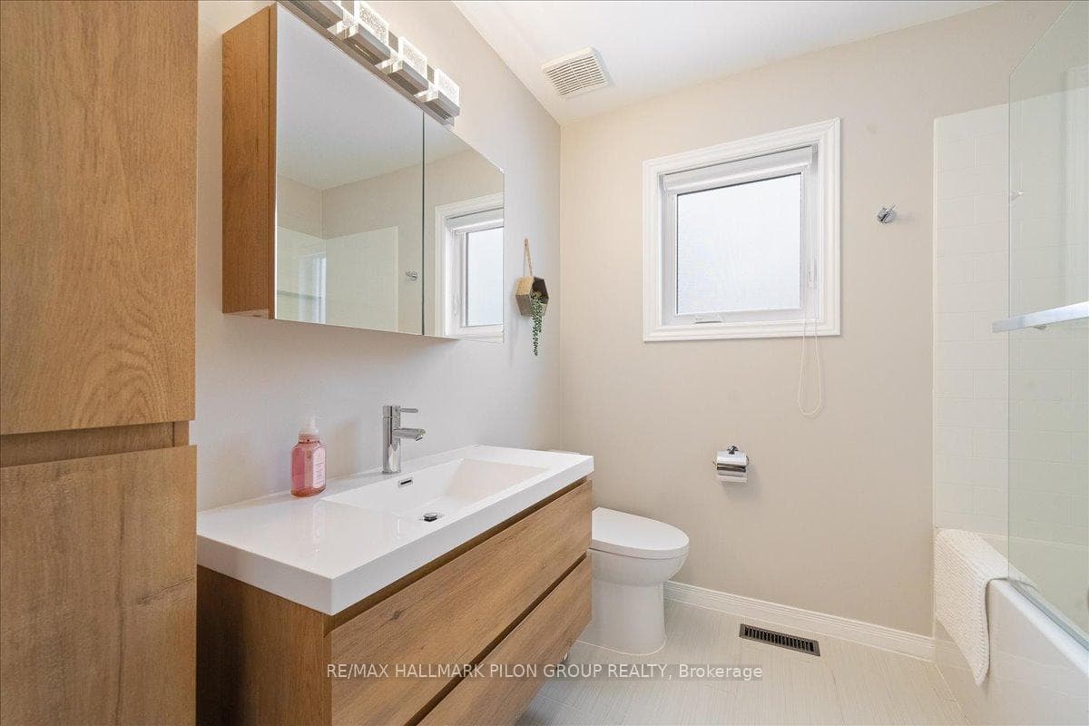 712 Princess Louise Drive photo 22