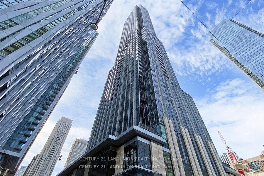11 Yorkville Avenue Unit LPH3 photo 2