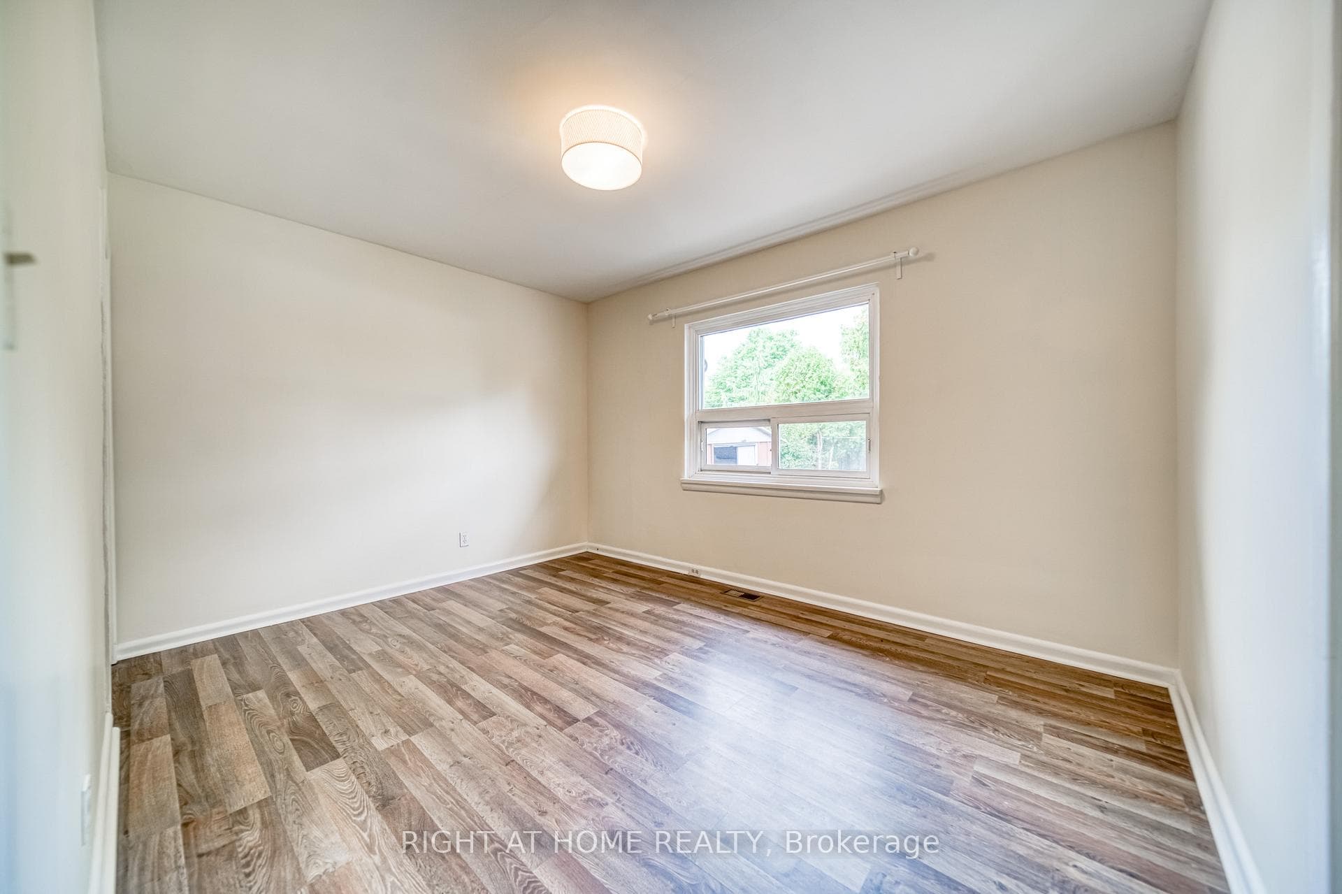 1353 Waverly Avenue photo 21