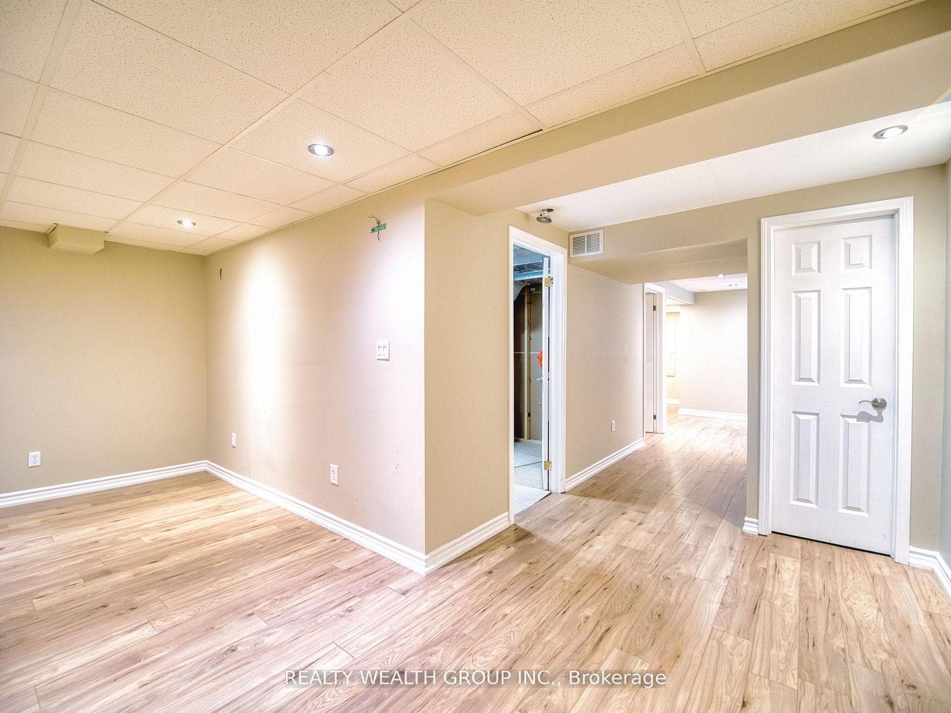 11 Birchcliffe Drive photo 44