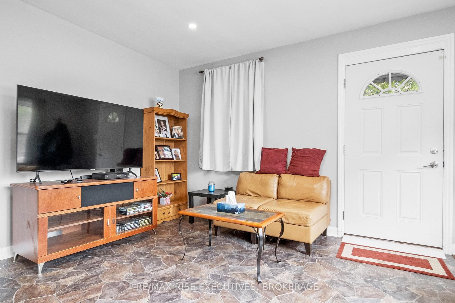 89 DUNDAS Street photo 7