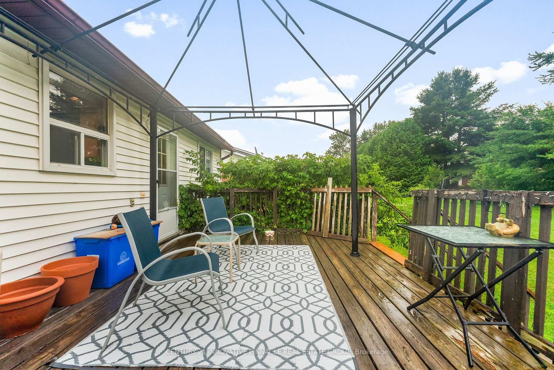 594 Herbert Street photo 38