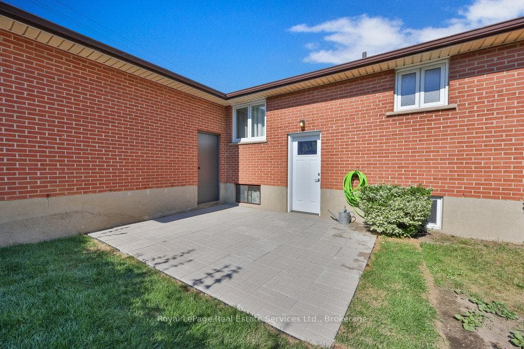 972 South Service Road photo 33